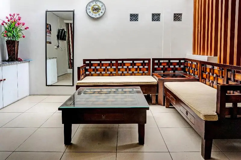 Oyo 91812 Nh Kost Syariah