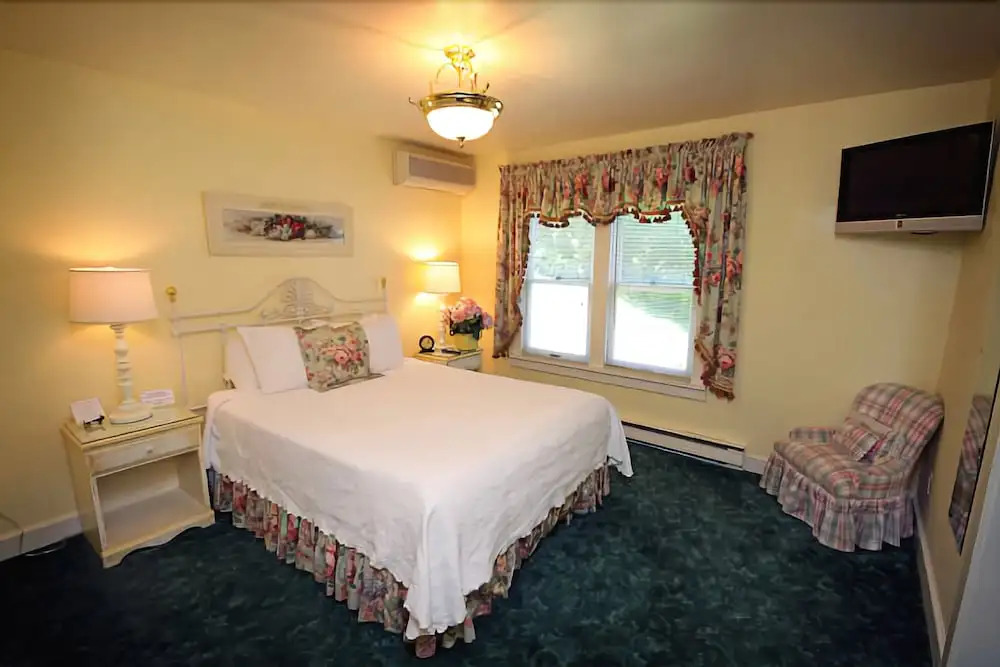 Metivier Inn