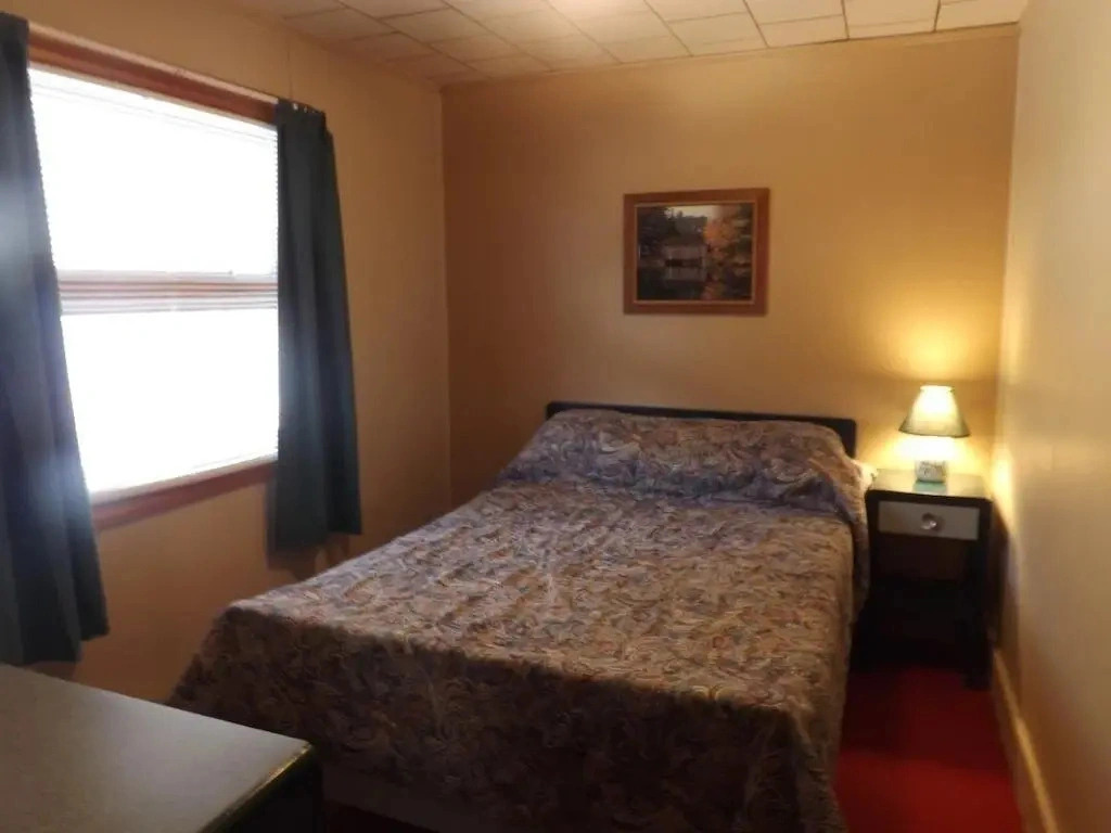 Boulders Lakefront Motel
