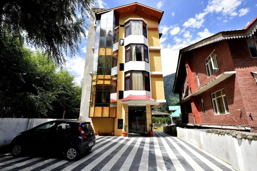 OYO 17099 Ambika Residency