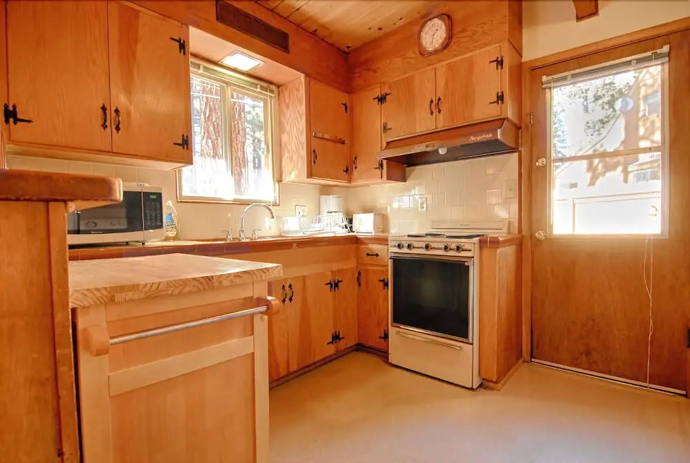 Walk to Beach From Quaint Cabin W/garage - #192