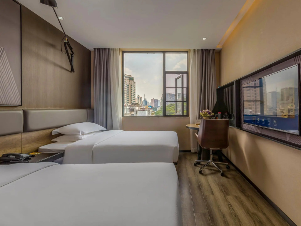 IU Hotel·Kunming Yuantong Mountain Cuihu Park