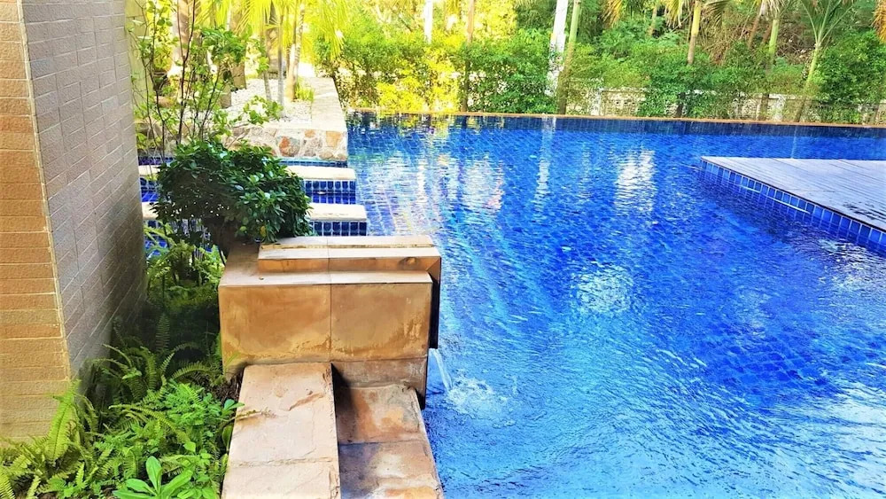 Lovely 2-bed Apartment in Pratumnak With Pool View