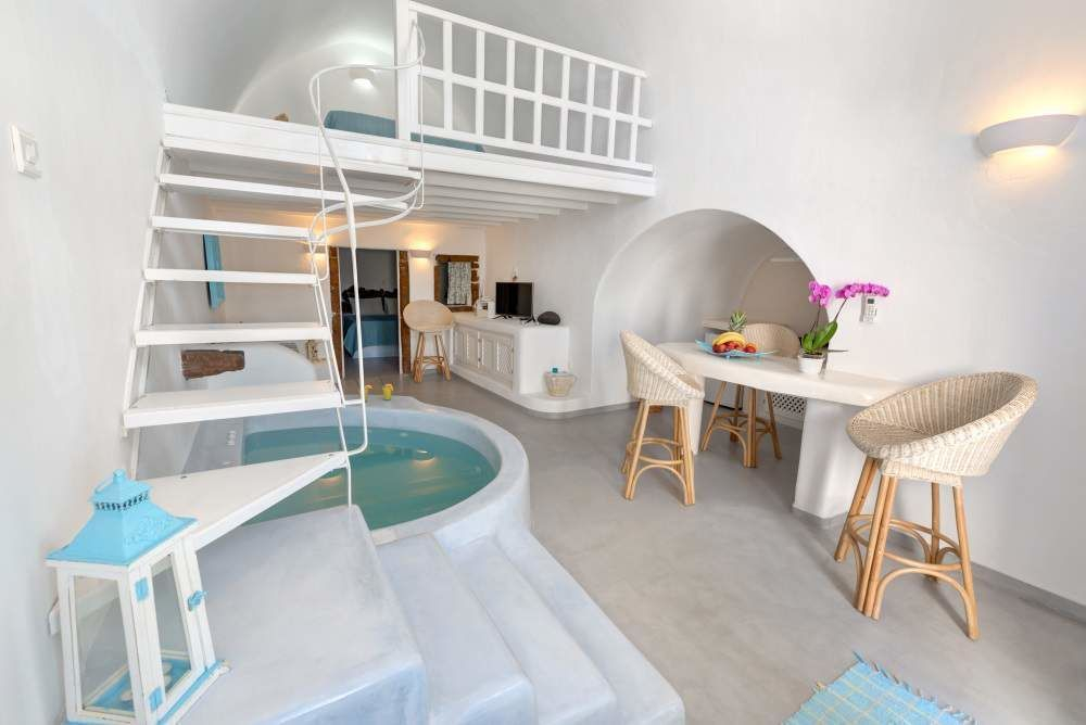 Fira White Residence