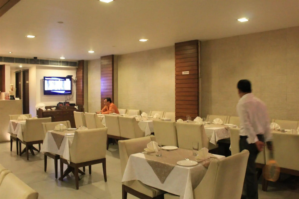 Hotel Apra Inn