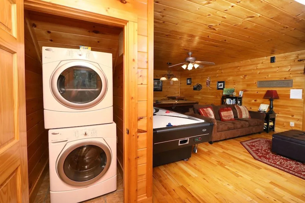 Blessed Nest 4 Br cabin by RedAwning