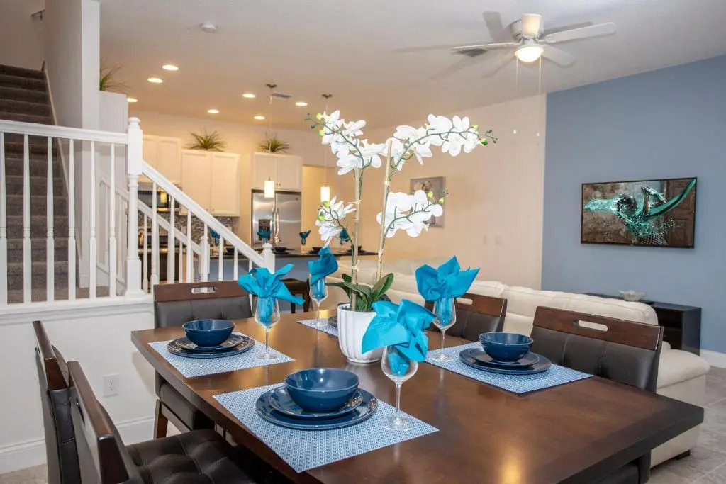 Stunning 5 Bd Home w/ Pool Close to Disney 174