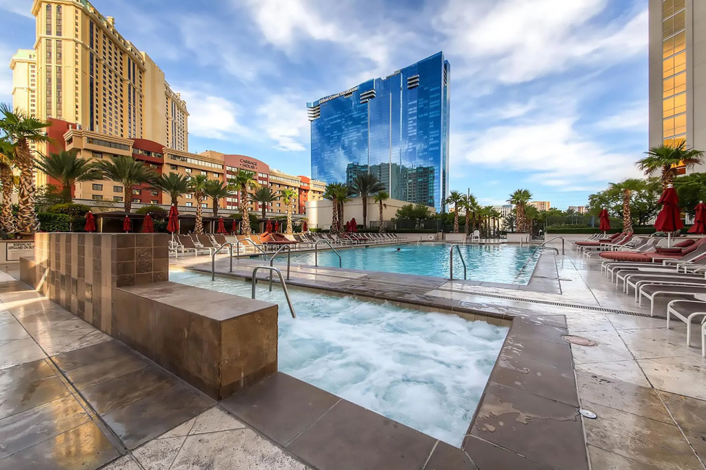 888 Two Bedroom Three Bath Suite at Signature Condo Hotel