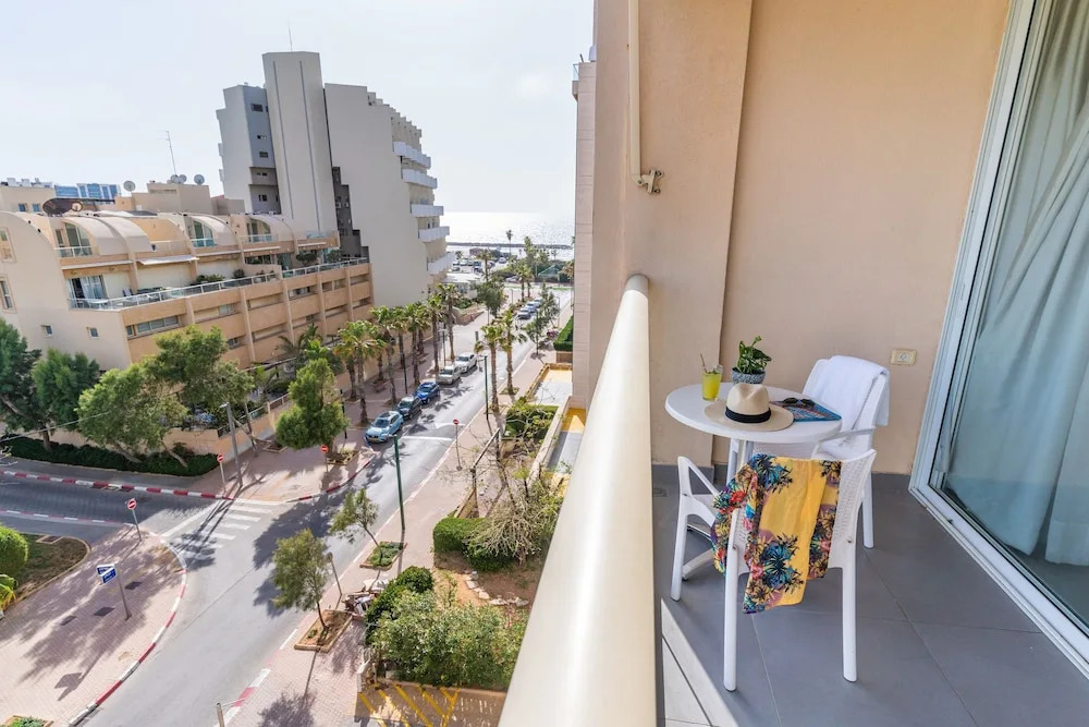 Top Tier Apartment with Swimming Pool