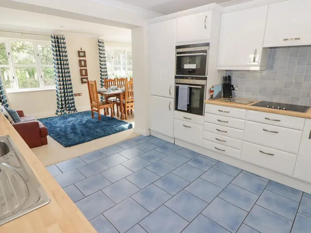 3 Strawberry Close