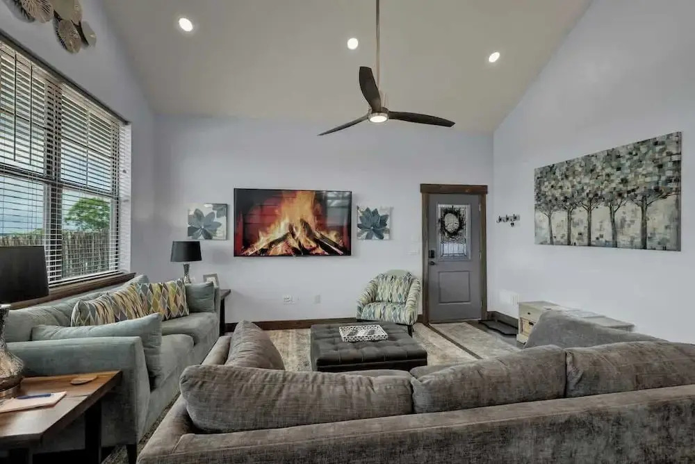 West End Nest With Hot Tub!
