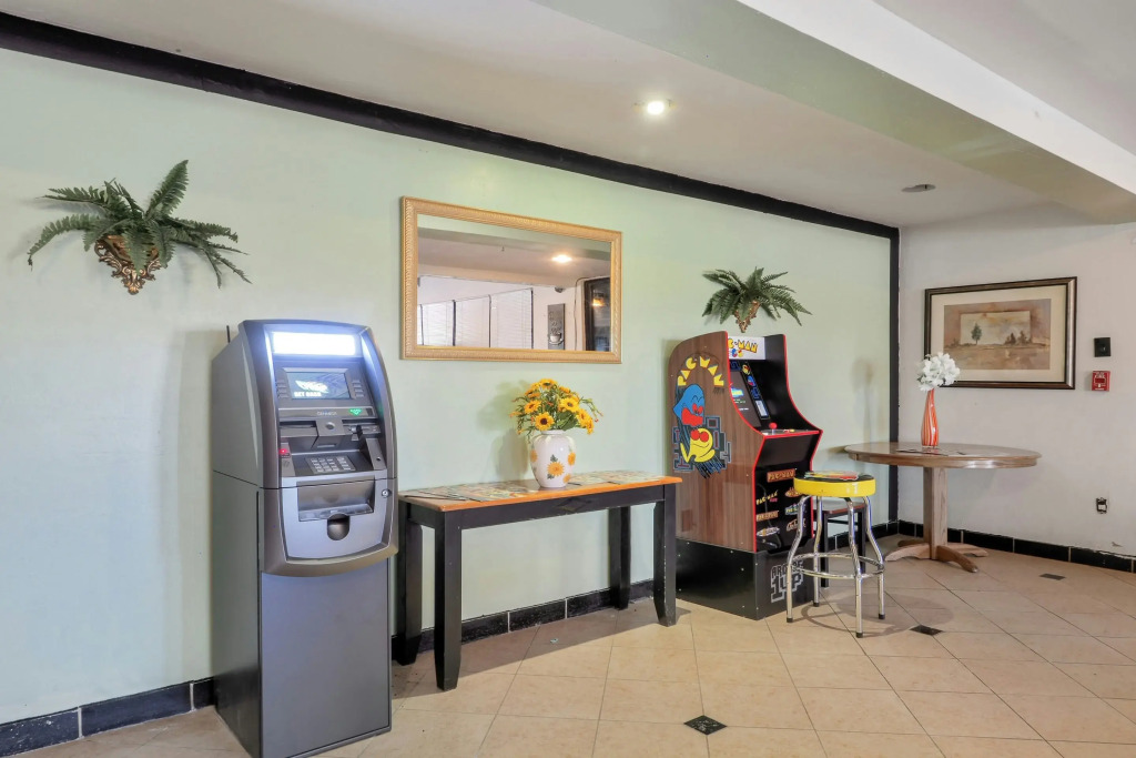 Lonestar Inn & Suites, Erick OK Hwy 40 BY OYO