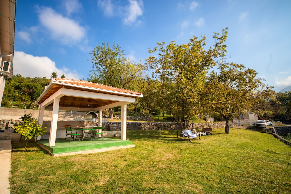 Uphill Glavanovic Villas