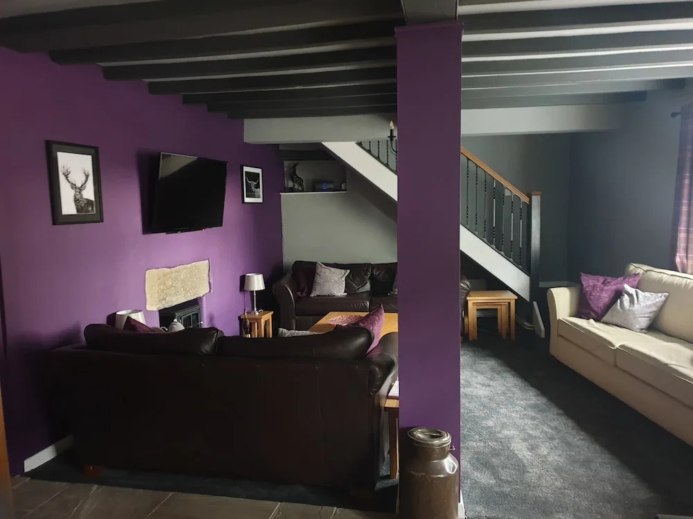 4 Bed Sleeps 8 On-Road Parking WiFi