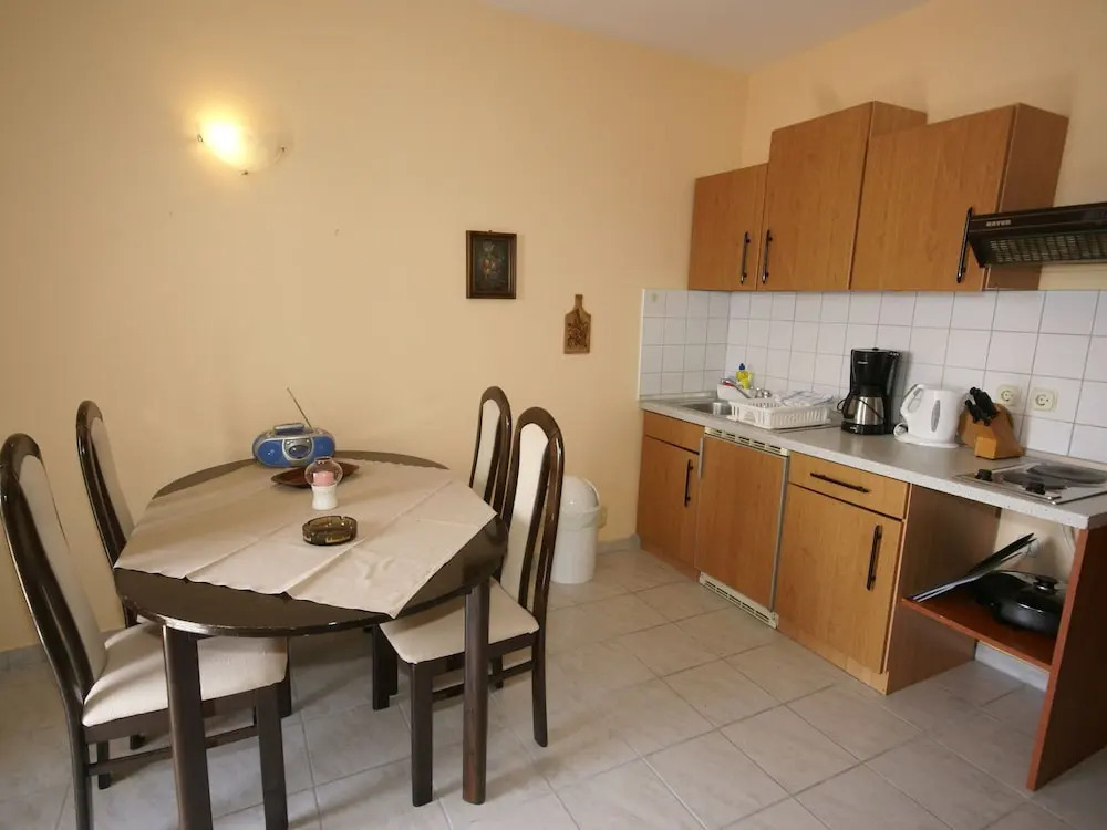 Spacious Apartment in Drage With Parking