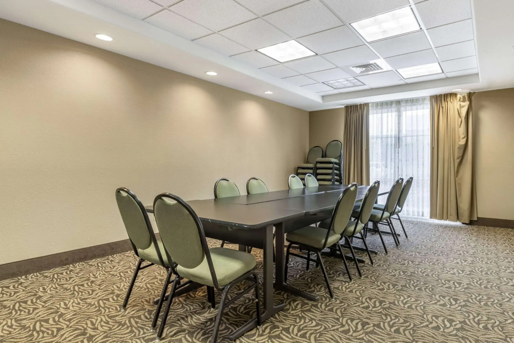 Comfort Suites Medical Center near Six Flags