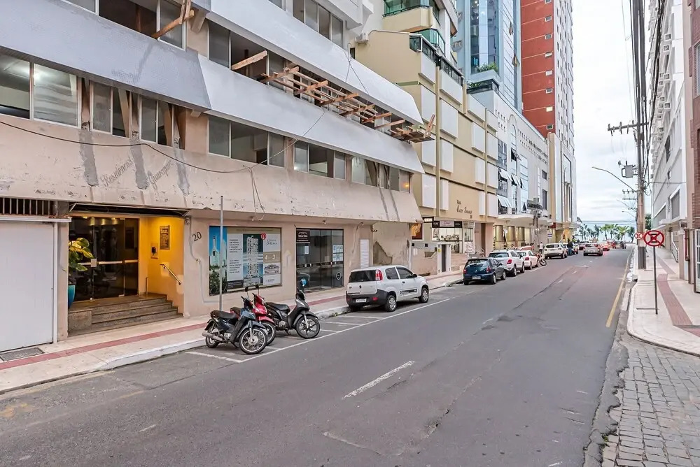 Sea View apt 130m From the Beach in BC Erg605