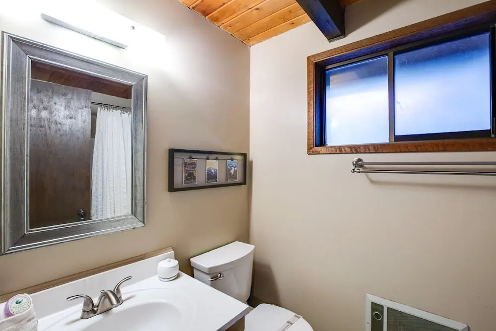 98SL - Hot Tub - BBQ - Pets Ok - WiFi - Sleeps 6