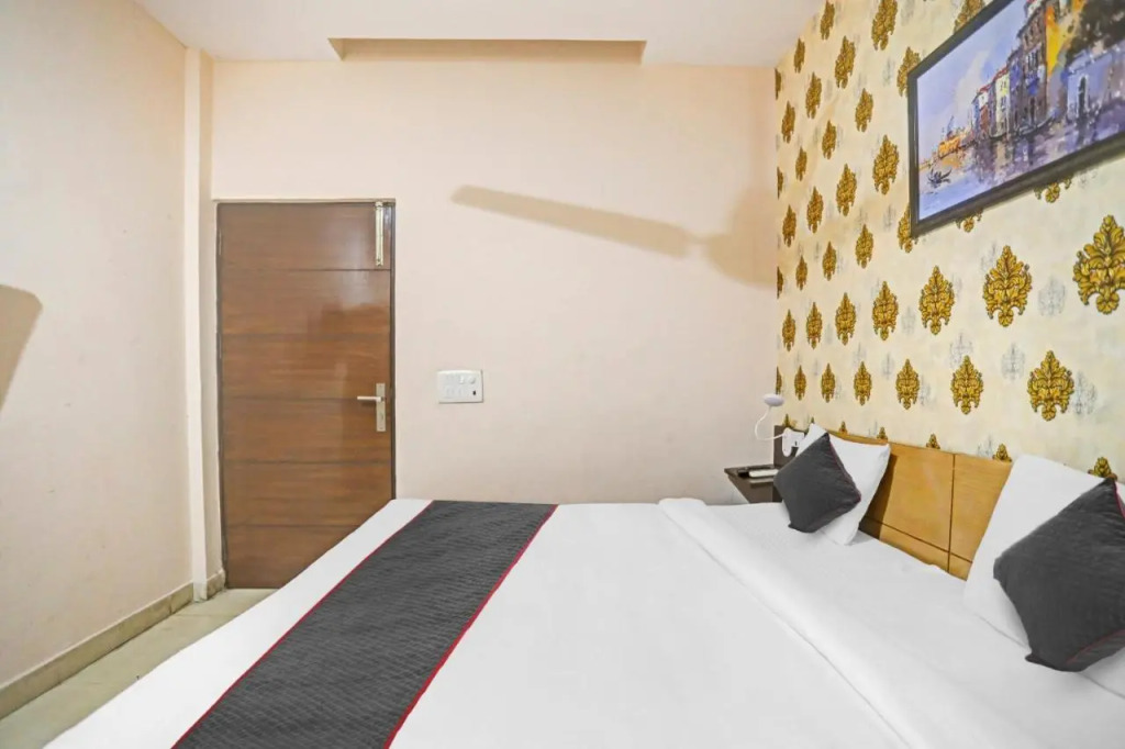 Townhouse Green Park Residency 1