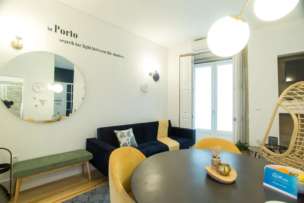 Janelas de São Bento by Porto City Hosts