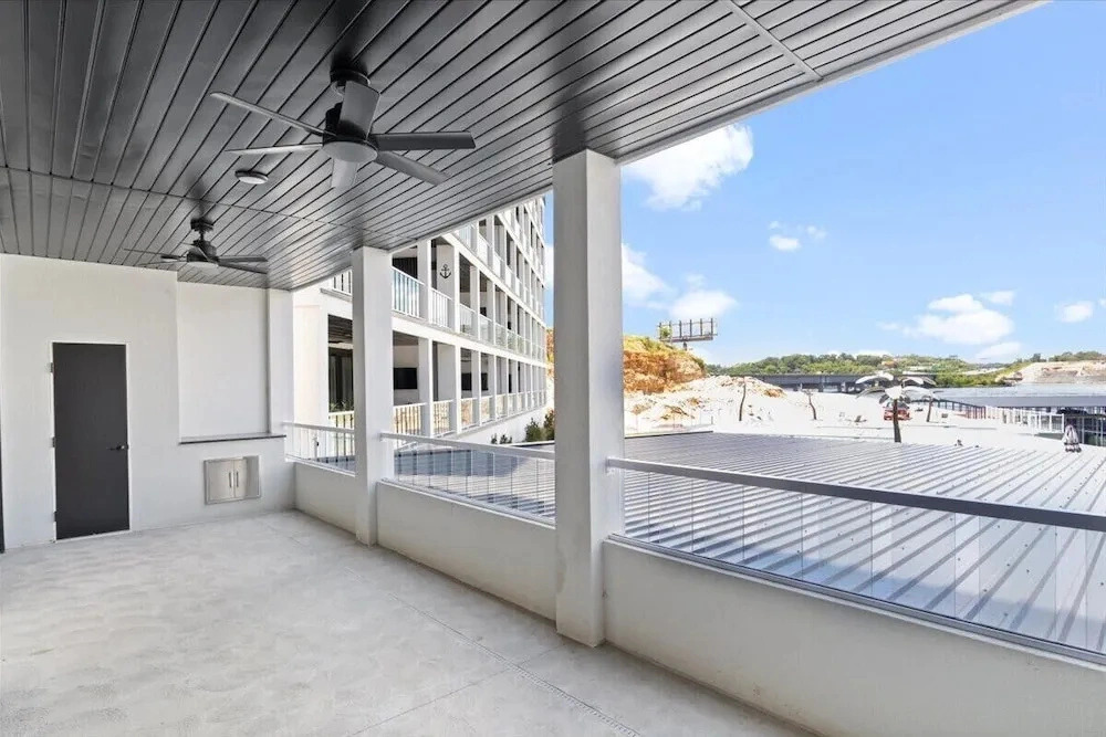 New Topsider Condo With Boat Slip
