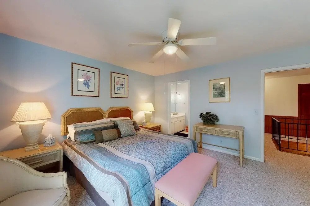 Condo With Central AC, Washer/dryer, Shared Outdoor Pool, & On-site Golf