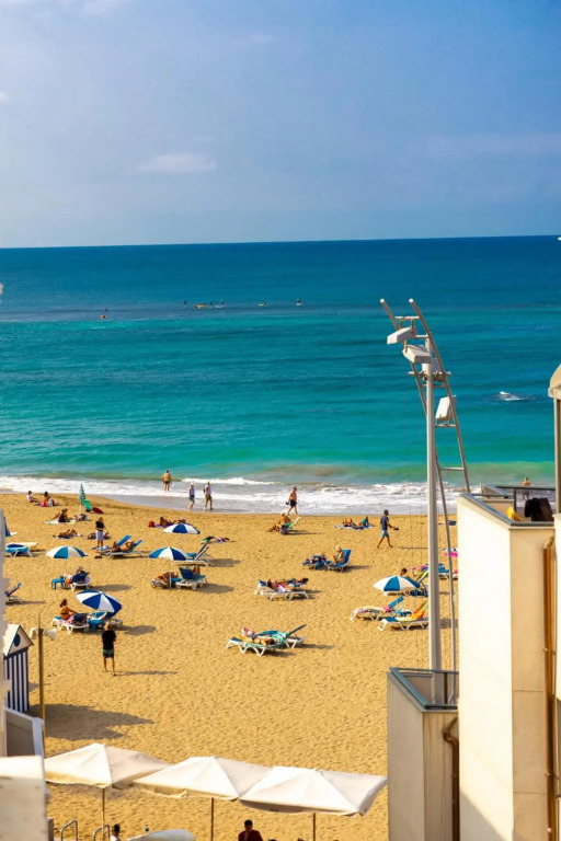 Hierro 19 Las Canteras Beach. Parking Available
