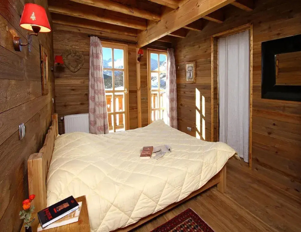 Chalet in Alpe D'huez With Sauna & Hot Tub