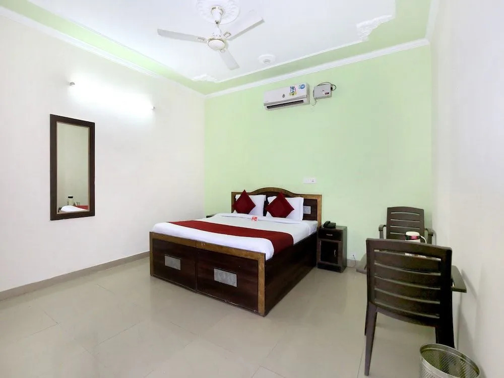 OYO 7671 Spark Inn