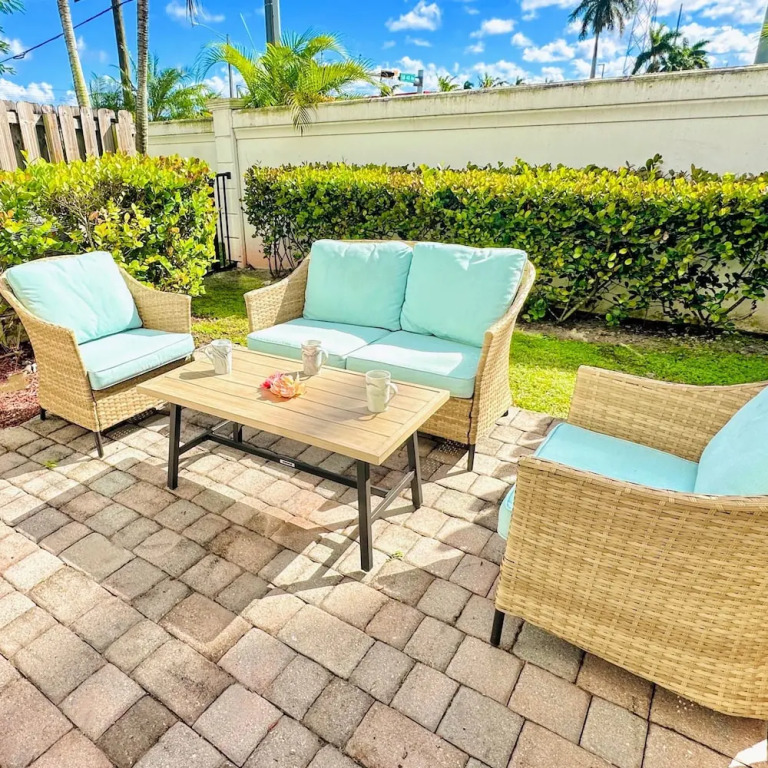 Beautiful Gated Community With Pool Gym Parks Parking