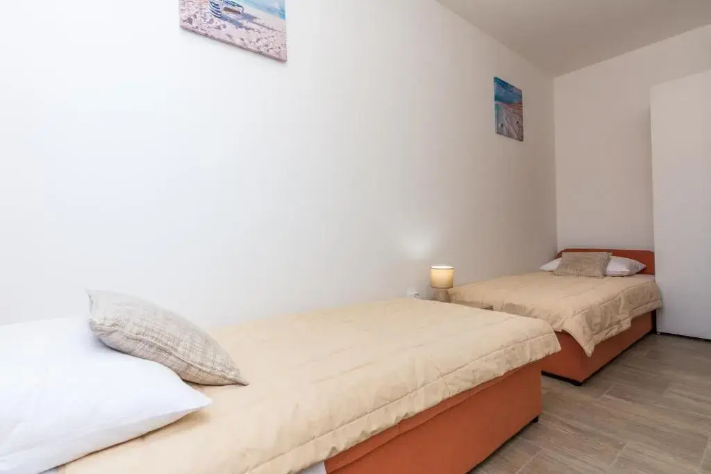 Pasko 3 modern furnished ap for 7