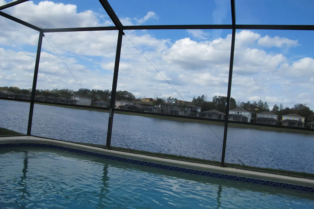 Lake View 5BR Pool Home SV79