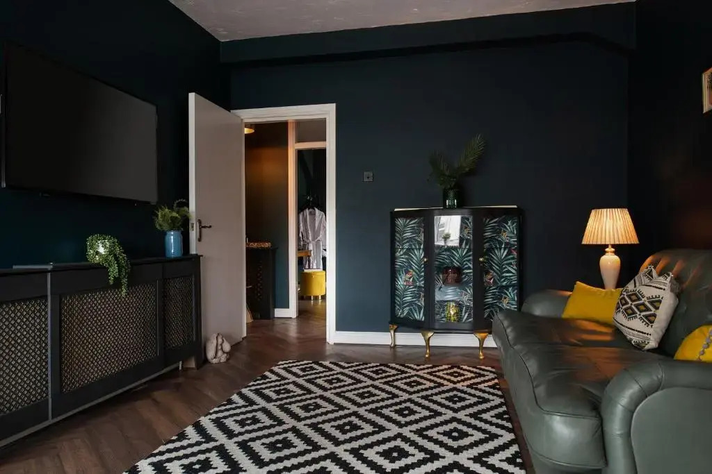 Lonsdale House by Orenda-Luxe