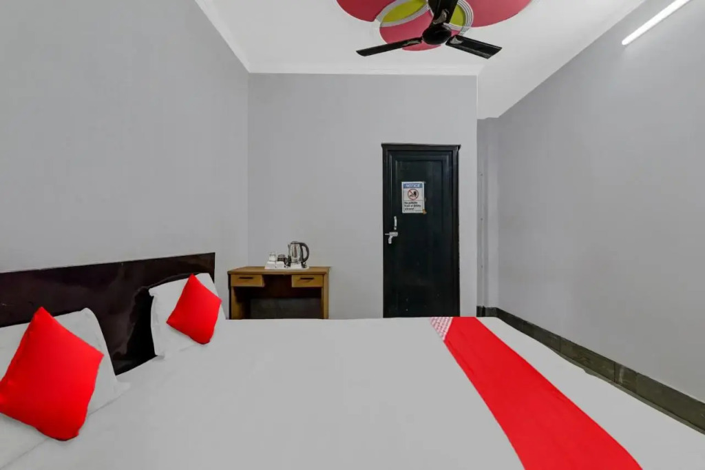 OYO Flagship 80648 Hotel Aastha