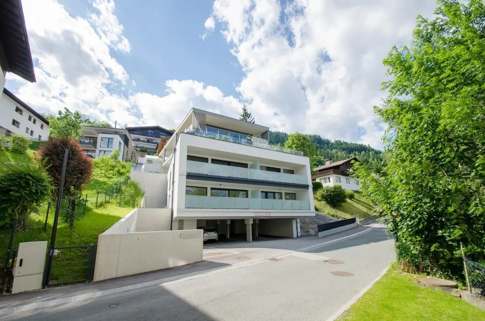 Superb Alpine Lodges Zell am See 4pax