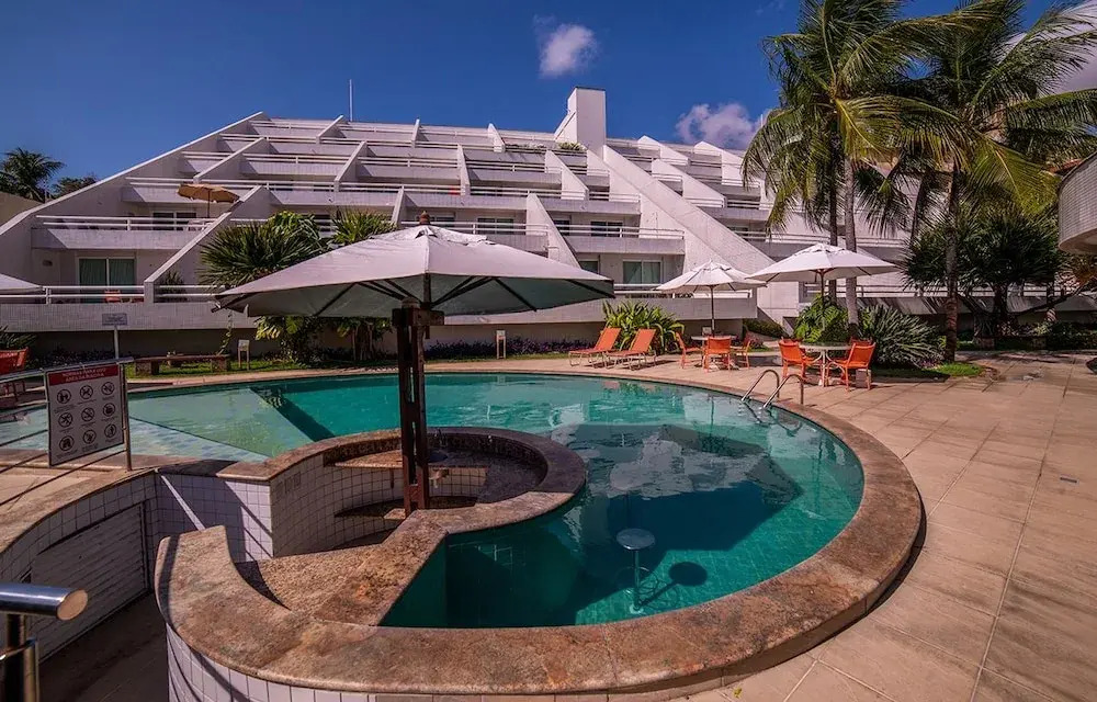 Flats com ampla varanda - 150m da Praia de Ponta Negra