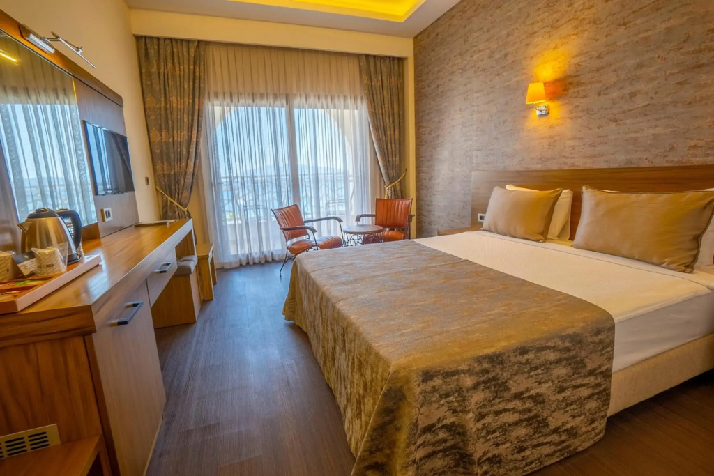 Azka Otel