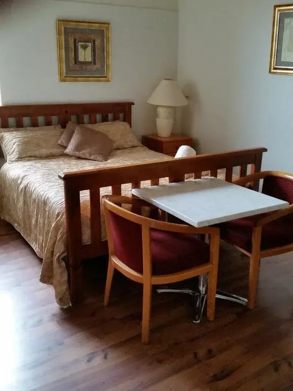 Willow Court Motel