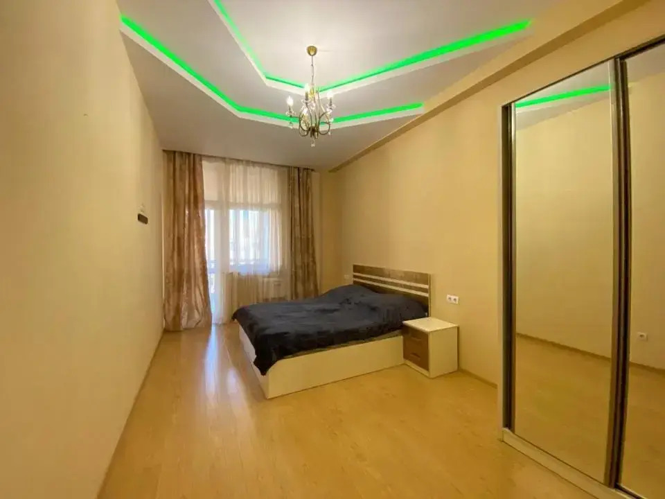 Northern Avenue 2 Bedroom Modern apartment With Open Balcony HH582