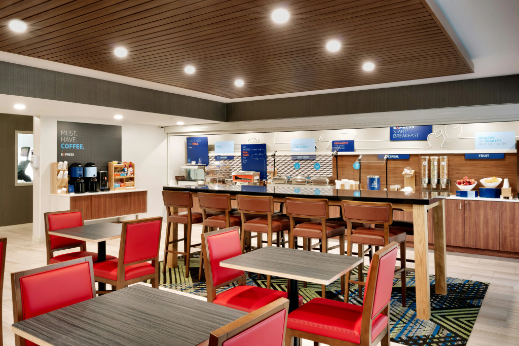 Holiday Inn Express & Suites Mitchell by IHG