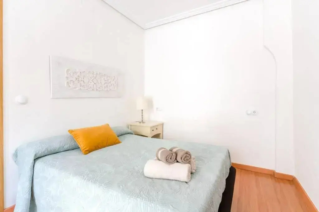 Balmes Flat, 2BDR - central market and city hall