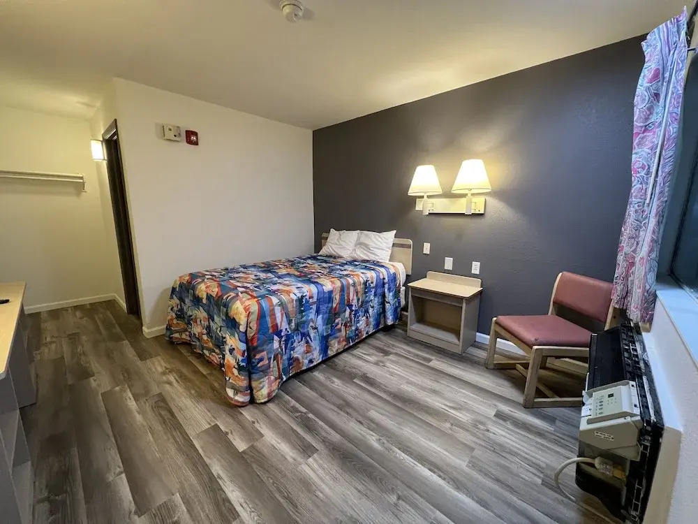 6 Tulsa West Motel