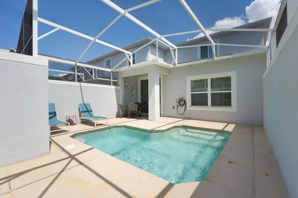 Modern 5BR Retreat Pool Water Park More