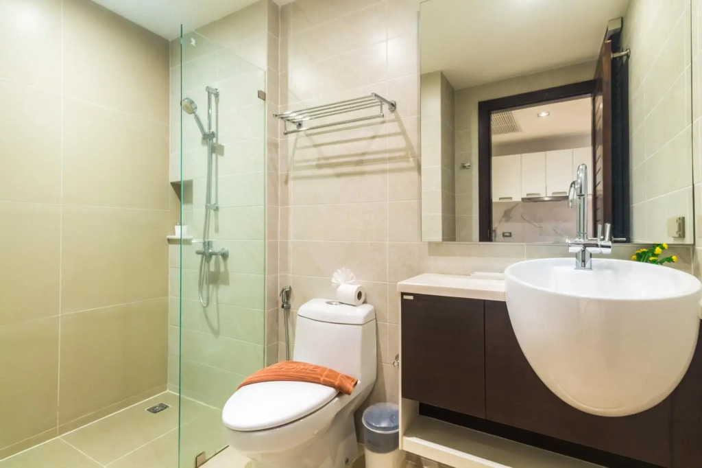 ET618 - Convenient apartment in Patong, pool  and parking