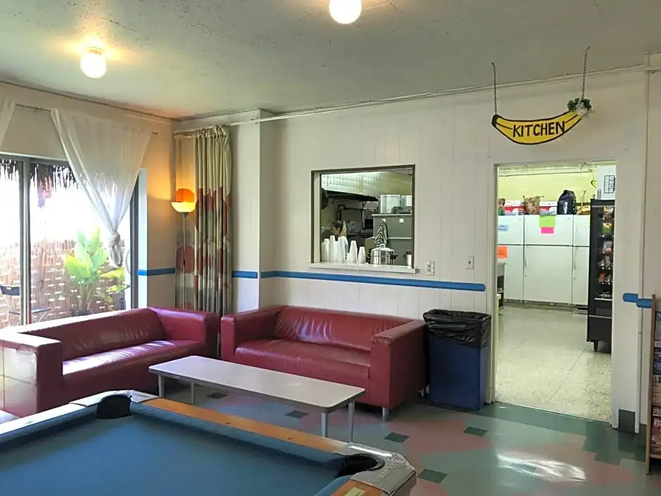 Banana Bungalow West Hollywood Hotel & Hostel