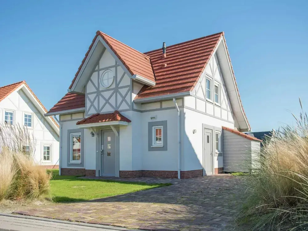 Detached Villa With Three Bathrooms Near the Sea