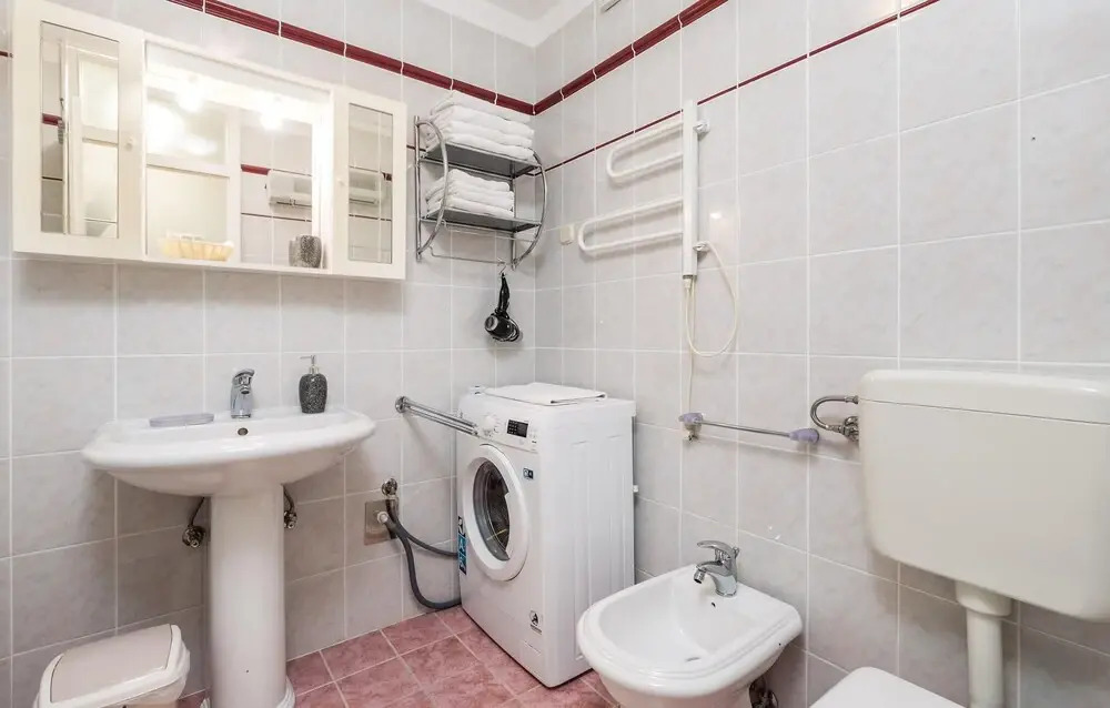 Stunning Apartment in Icici With Wifi and 1 Bedrooms
