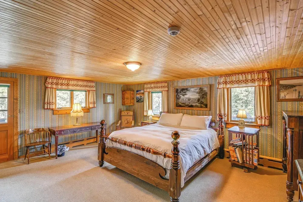 Game Room & Hot Tub: Serene Grand Mountain Chalet!