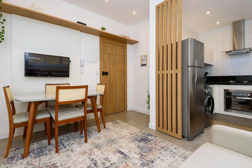 Moderno Quarto E Sala Em Copacabana | Mfb 76/204