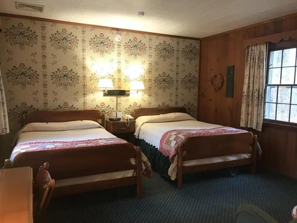 1896 House Inn & Country Lodgings